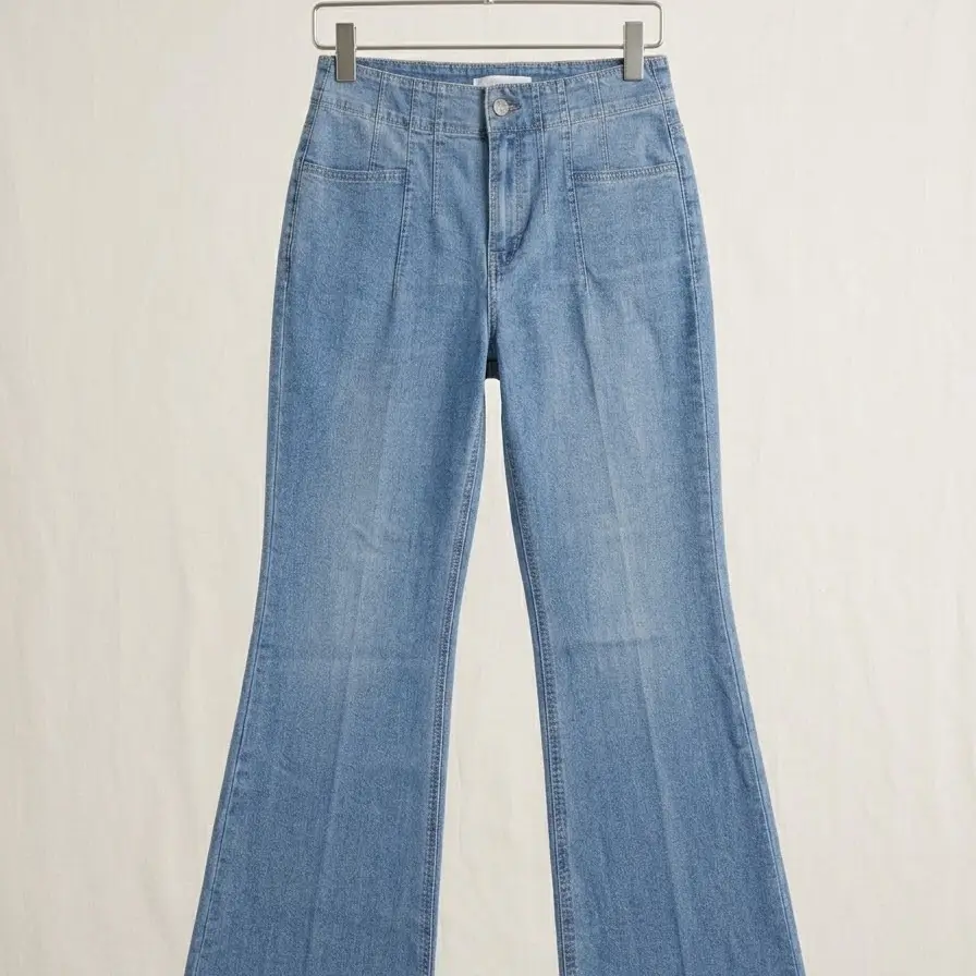 Vaqueros Flare de Tiro Alto con Detalle de Costuras CATO EST. 1946 Denim Talla 14's photo #1