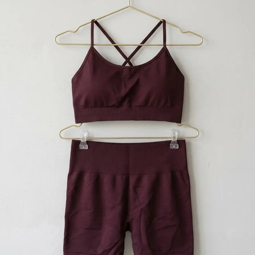 Conjunto Deportivo Pro-Fit Borgoña XL | Tecnología Sin Costuras y Realce de Silueta's photo #1